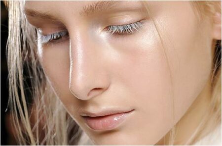 Strobing makeup